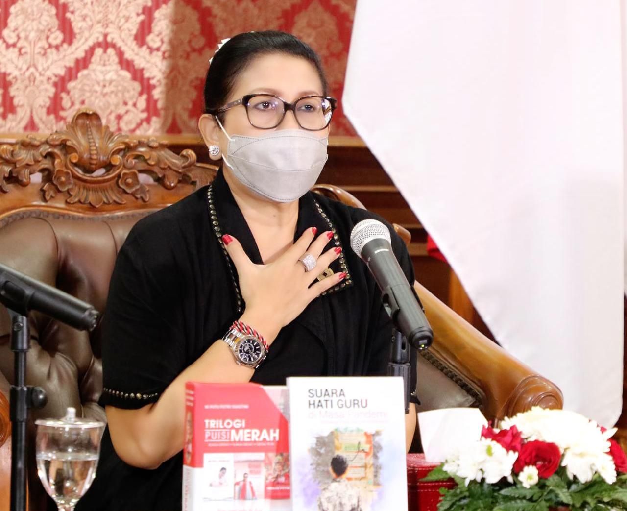 podiumnews.com-Lomba Cipta Puisi, Langkah Kecil Putri Koster untuk Sang Guru 